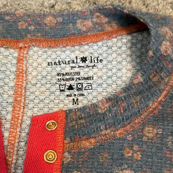 New Natural Life Reagan Thermal Henley ~ Slate Floral Blooms - Picture 6 of 8